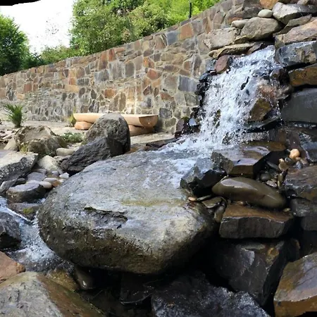 Котеджі Шаяниця З Озером, Водоспадом Біля Букового Лісу