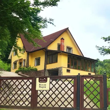 וילה Котеджі Шаяниця З Озером, Водоспадом Біля Букового Лісу
